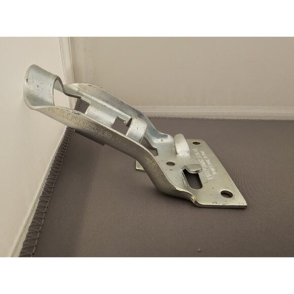 Vintage Valley Forge Steel Angled Wall Mount 3/4" Bracket Flag Pole Holder - USA - Picture 1 of 6